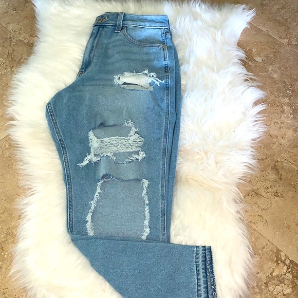 Hollister Curvy High Rise Ripped Mom Jeans - Picture 1 of 8